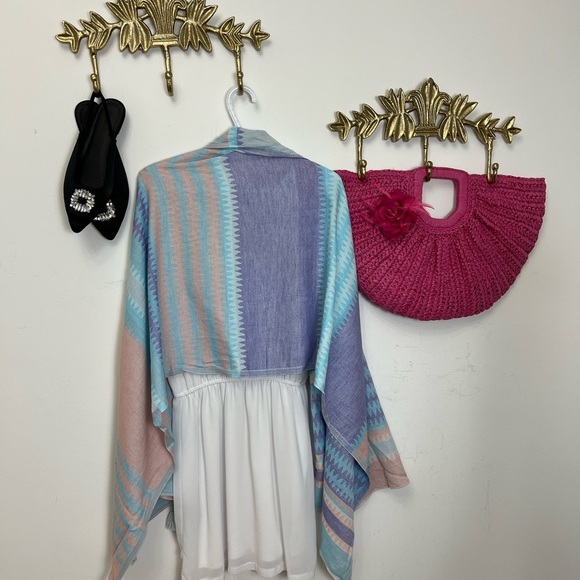 ✨ Pastel fun Aztec shawl/scarf with tassels - Picture 3 of 4